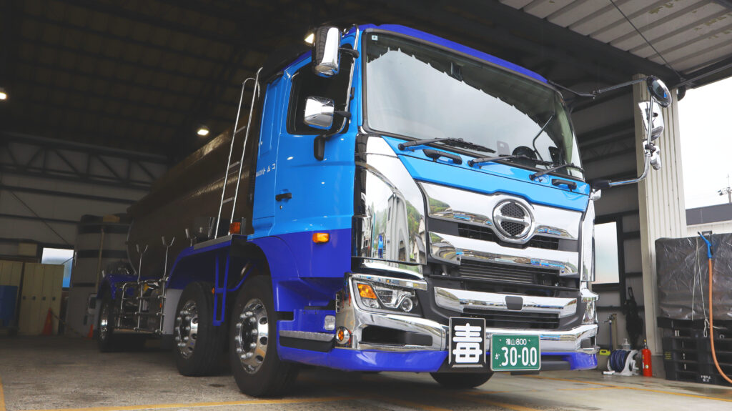 FRPタンクローリーの写真